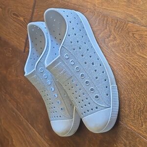 Kids Native Jefferson slip on shoes- size J3, glittery silver